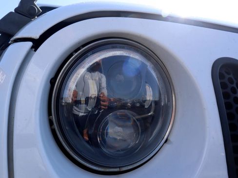 Used 2015 Jeep Wrangler Unlimited Sahara w/ Connectivity Group image 24