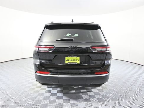 Used 2022 Jeep Grand Cherokee L Laredo image 5