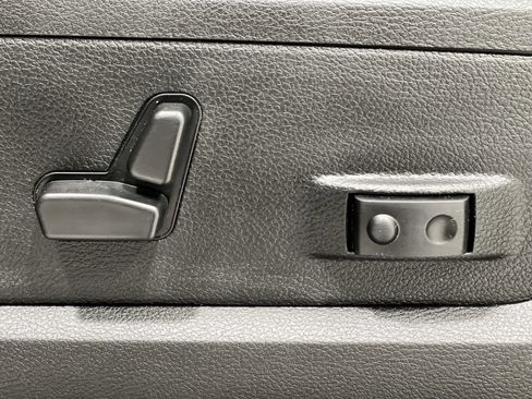 Used 2023 RAM 1500 Classic SLT image 12