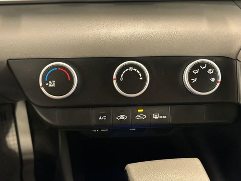 Used 2024 Hyundai Elantra SE image 42