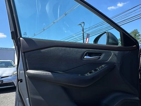 Used 2021 Nissan Rogue SV AWD/4WD image 9