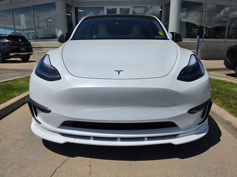 Used 2024 Tesla Model Y Performance AWD/4WD image 2