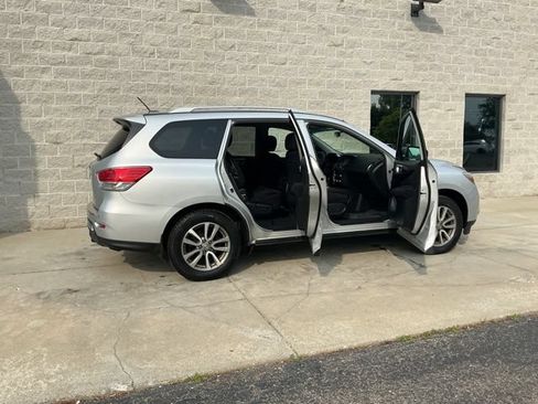 Used 2014 Nissan Pathfinder SV AWD/4WD image 10
