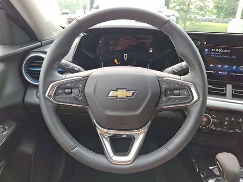 Certified 2024 Chevrolet Trax LT w/ Driver Confidence Package FWD image 11