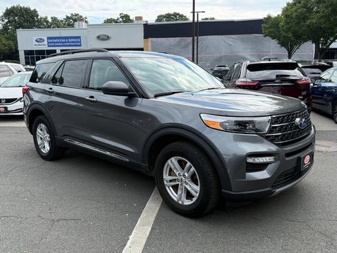 Used 2023 Ford Explorer XLT w/ Equipment Group 202A AWD/4WD image 4
