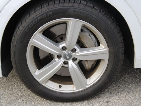 Used 2019 Audi e-tron Premium Plus image 8