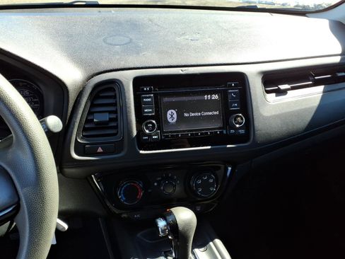 Used 2022 Honda HR-V LX image 9