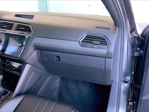 Used 2022 Volkswagen Tiguan SE R-Line image 18