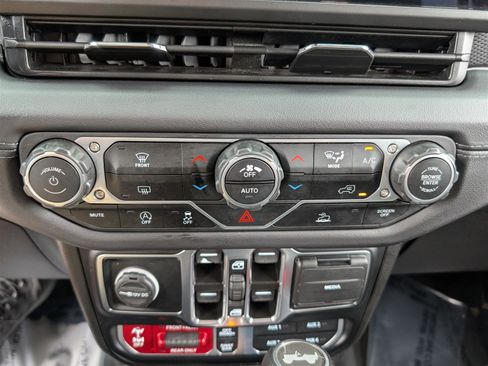 Used 2024 Jeep Wrangler Unlimited Rubicon image 26