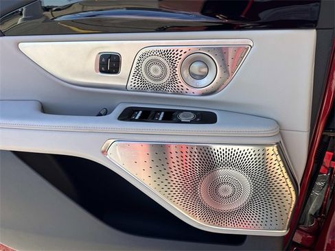 New 2026 Lincoln Nautilus Reserve image 19