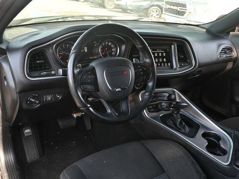 Used 2022 Dodge Challenger GT image 3