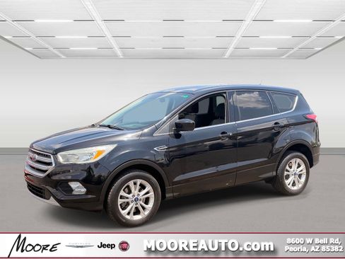 Used 2017 Ford Escape SE FWD image 1