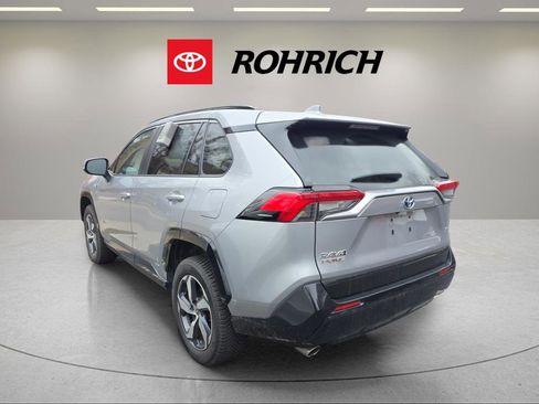 Used 2021 Toyota RAV4 SE w/ Weather & Moonroof Package image 6