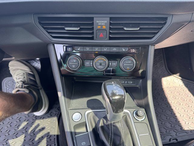 Used 2023 Volkswagen Jetta SE w/ Panoramic Sunroof Package FWD image 21