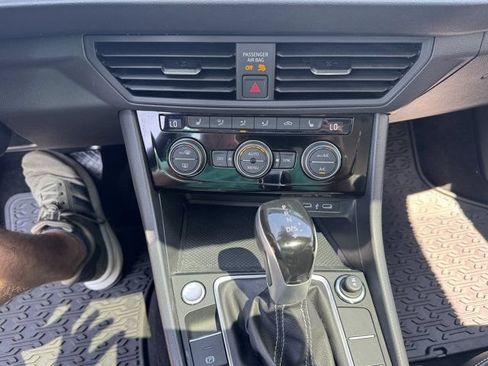 Used 2023 Volkswagen Jetta SE w/ Panoramic Sunroof Package FWD image 21