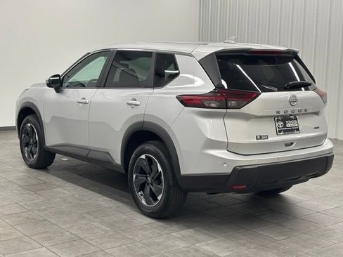 Used 2025 Nissan Rogue SV AWD/4WD image 4