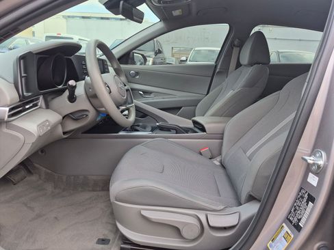 Used 2023 Hyundai Elantra SE FWD image 18