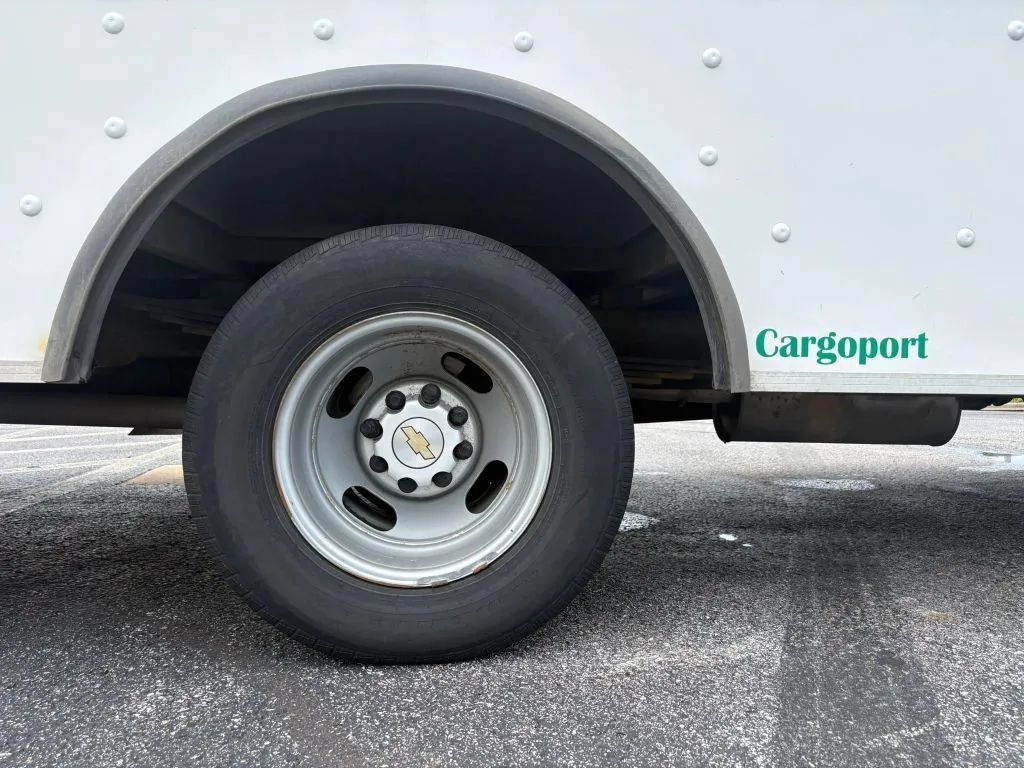 Used 2022 Chevrolet Express 4500 w/ Power Convenience Package RWD image 26