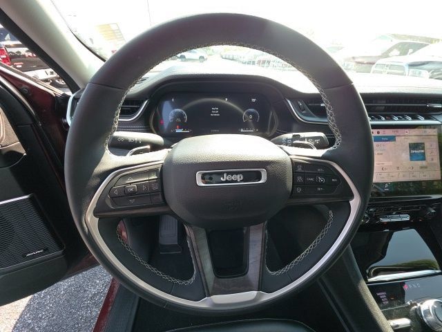 Used 2023 Jeep Grand Cherokee Limited w/ Black Appearance Package AWD/4WD image 22