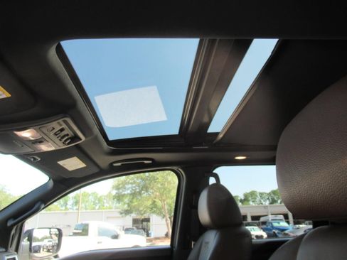 Used 2023 Nissan Titan Platinum Reserve w/ Moonroof Package AWD/4WD image 18
