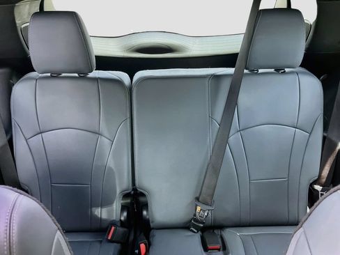 Used 2023 Buick Enclave Essence w/ Experience Buick Package FWD image 29