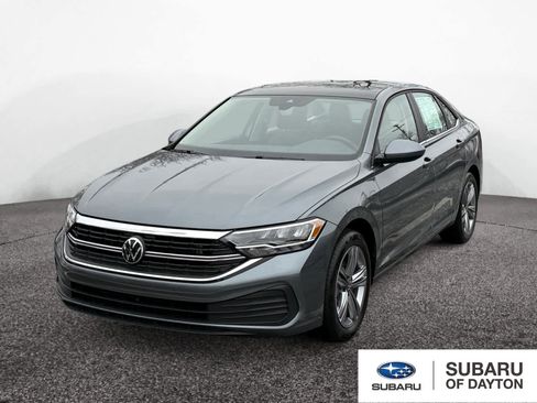 Used 2023 Volkswagen Jetta SE image 1