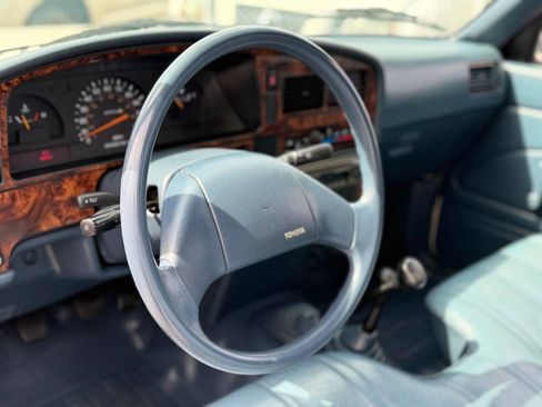 Used 1989 Toyota Pickup Deluxe AWD/4WD image 19