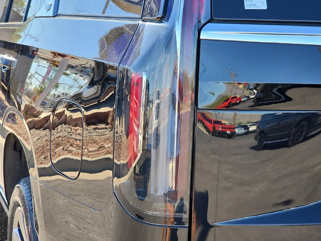 Used 2024 Cadillac Escalade Premium Luxury Platinum AWD/4WD image 9