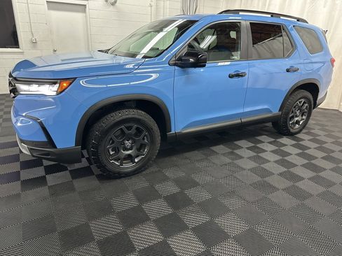 Used 2024 Honda Pilot TrailSport image 5