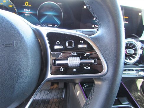 Used 2022 Mercedes-Benz EQB 300 4MATIC image 10