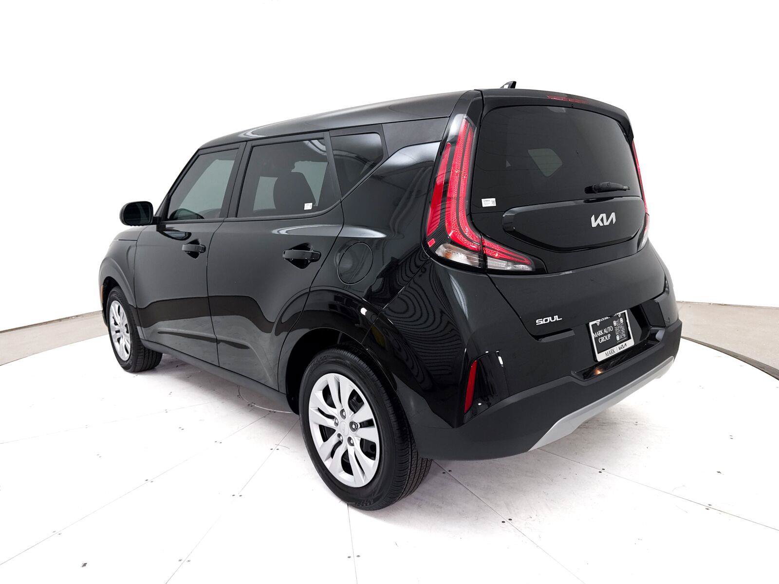 Used 2025 Kia Soul LX FWD image 14