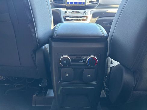 Used 2022 Ford Explorer XLT image 29