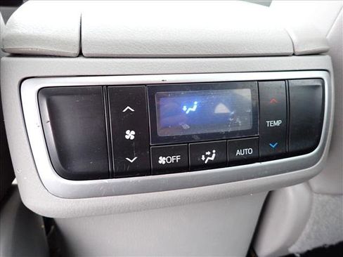 Used 2017 Toyota Highlander XLE image 11