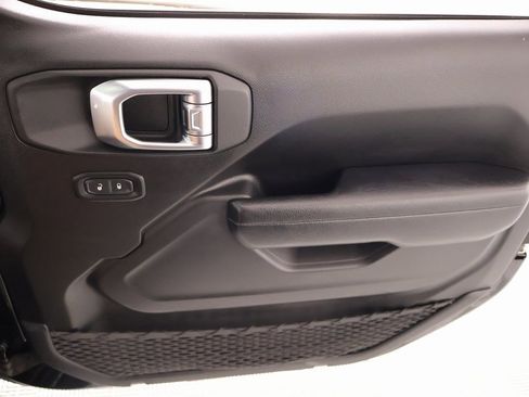 Used 2023 Jeep Wrangler Rubicon image 17