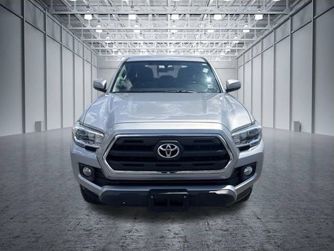 Used 2017 Toyota Tacoma SR5 w/ Tow Package RWD image 8