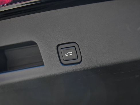 Used 2024 Chevrolet Traverse LT FWD image 51