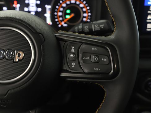 Used 2024 Jeep Wrangler Unlimited Sport AWD/4WD image 27