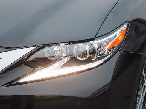 Used 2017 Lexus ES 350 image 7