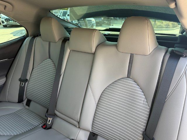 Used 2022 Toyota Camry SE FWD image 27