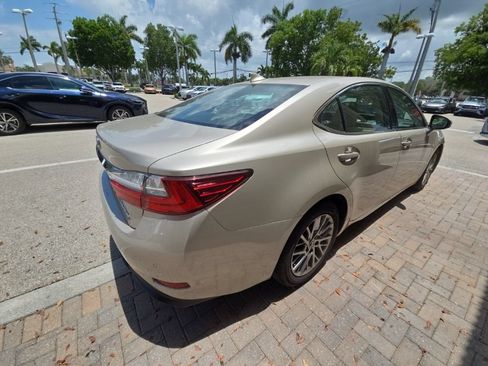 Used 2018 Lexus ES 350 w/ Luxury Package w/Wood Trim FWD image 9