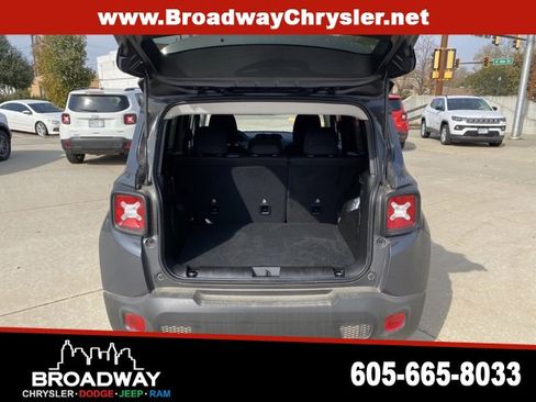 Used 2022 Jeep Renegade Latitude image 10