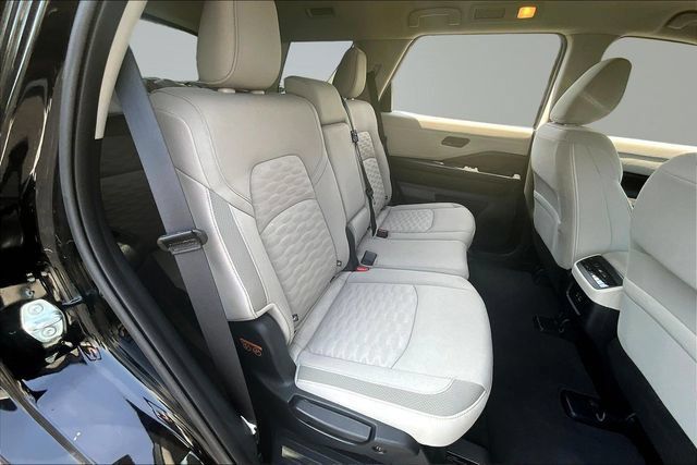 Used 2025 Nissan Pathfinder SV AWD/4WD image 25