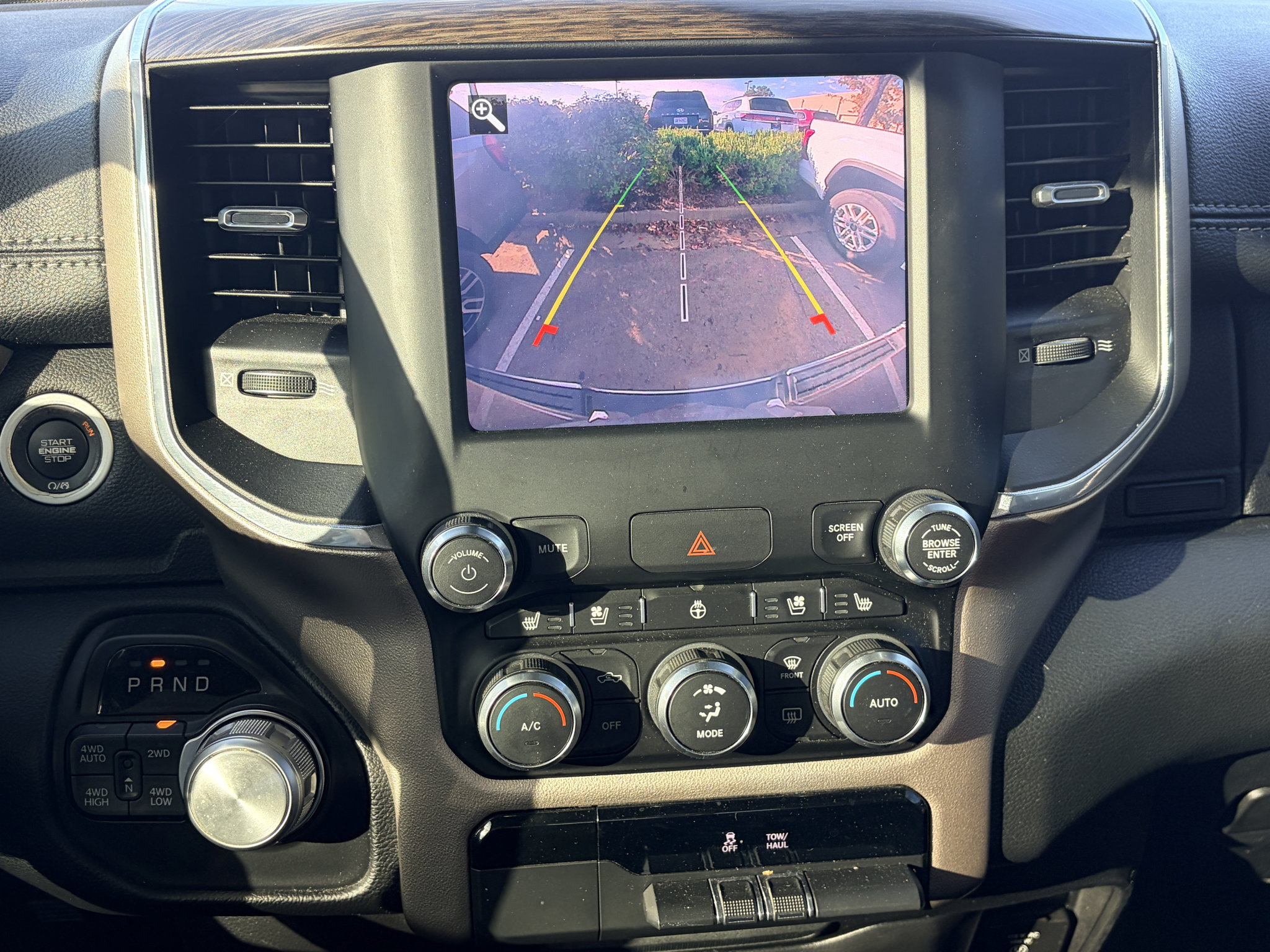 Used 2019 RAM 1500 Laramie AWD/4WD image 11