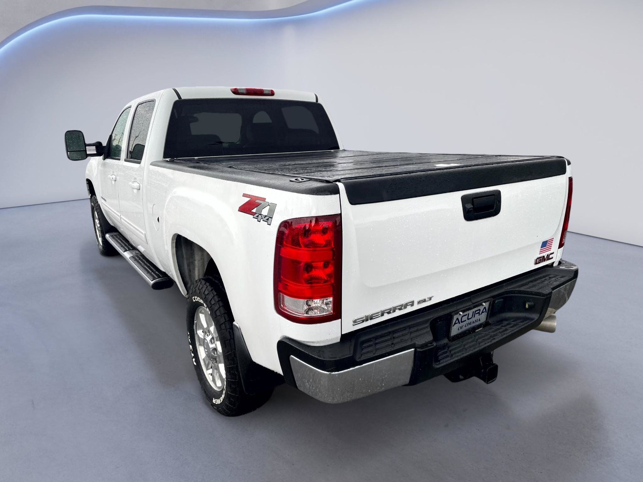Used 2011 GMC Sierra 2500 SLT w/ Suspension Package, Off-Road AWD/4WD image 2