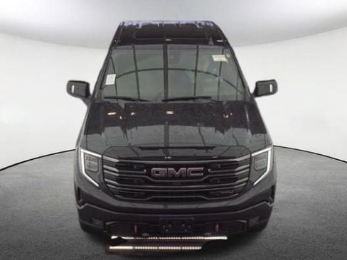 Used 2025 GMC Sierra 1500 AT4 w/ Technology Package AWD/4WD image 2