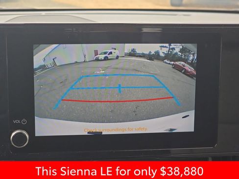 Used 2025 Toyota Sienna LE image 31