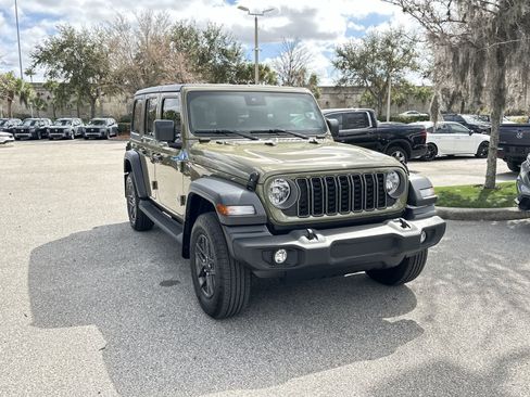 Used 2025 Jeep Wrangler Sport S image 8
