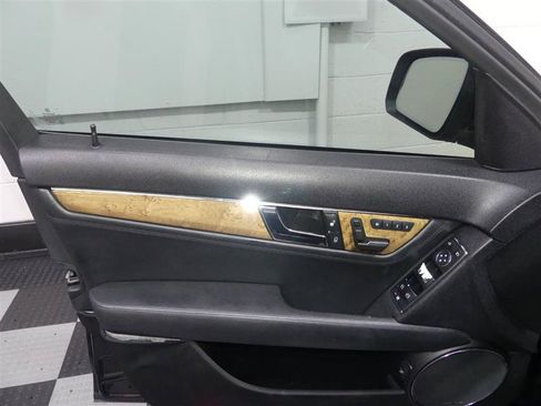 Used 2009 Mercedes-Benz C 63 AMG Sedan image 16