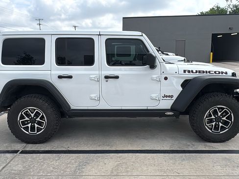 Certified 2025 Jeep Wrangler Unlimited Rubicon w/ Convenience Group image 4