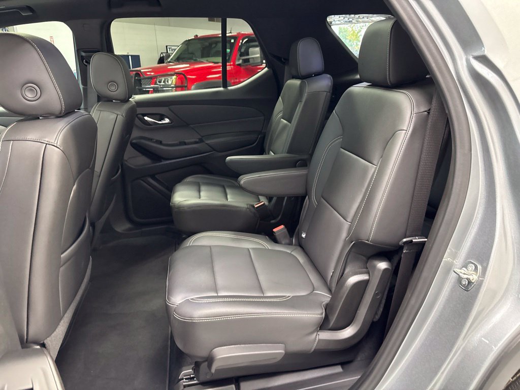Used 2023 Chevrolet Traverse LT w/ LT Premium Package AWD/4WD image 44
